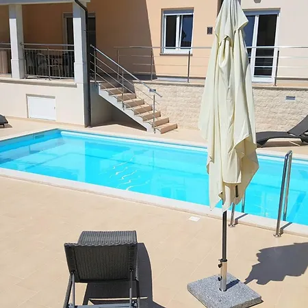 Nyaraló Marisol Mit Pool *