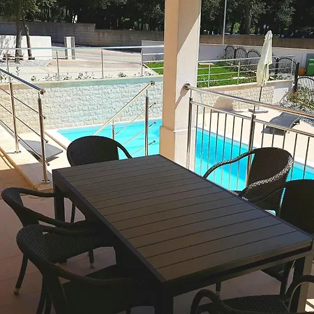 Marisol Mit Pool Nyaraló Banjole
